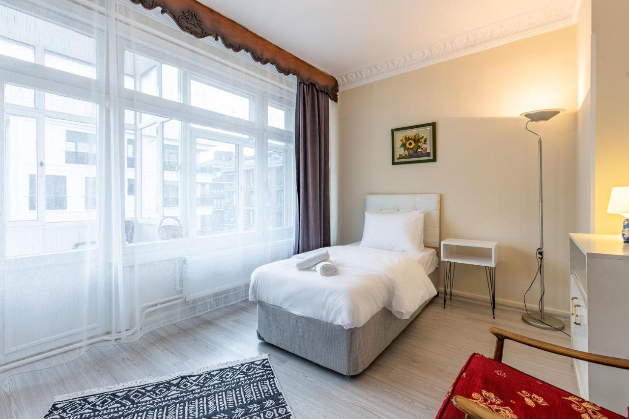 Charming Apartment Surrounded By Vibrant Attractions In Kadikoy İstanbul Dış mekan fotoğraf