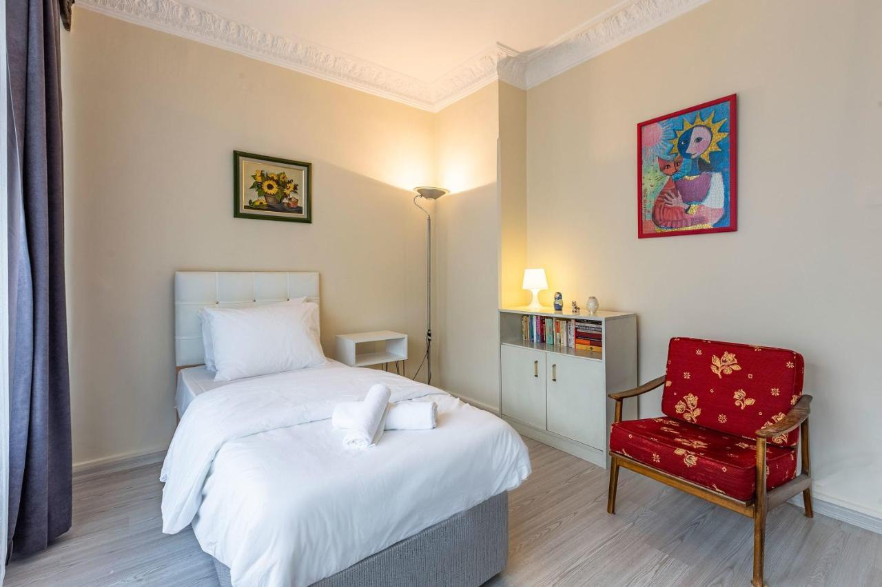 Charming Apartment Surrounded By Vibrant Attractions In Kadikoy İstanbul Dış mekan fotoğraf